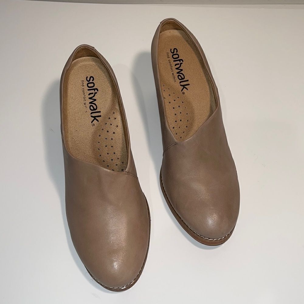Vintage Nwot Softwalk tan leather 3” heel mules/ clogs - Picture 2 of 6